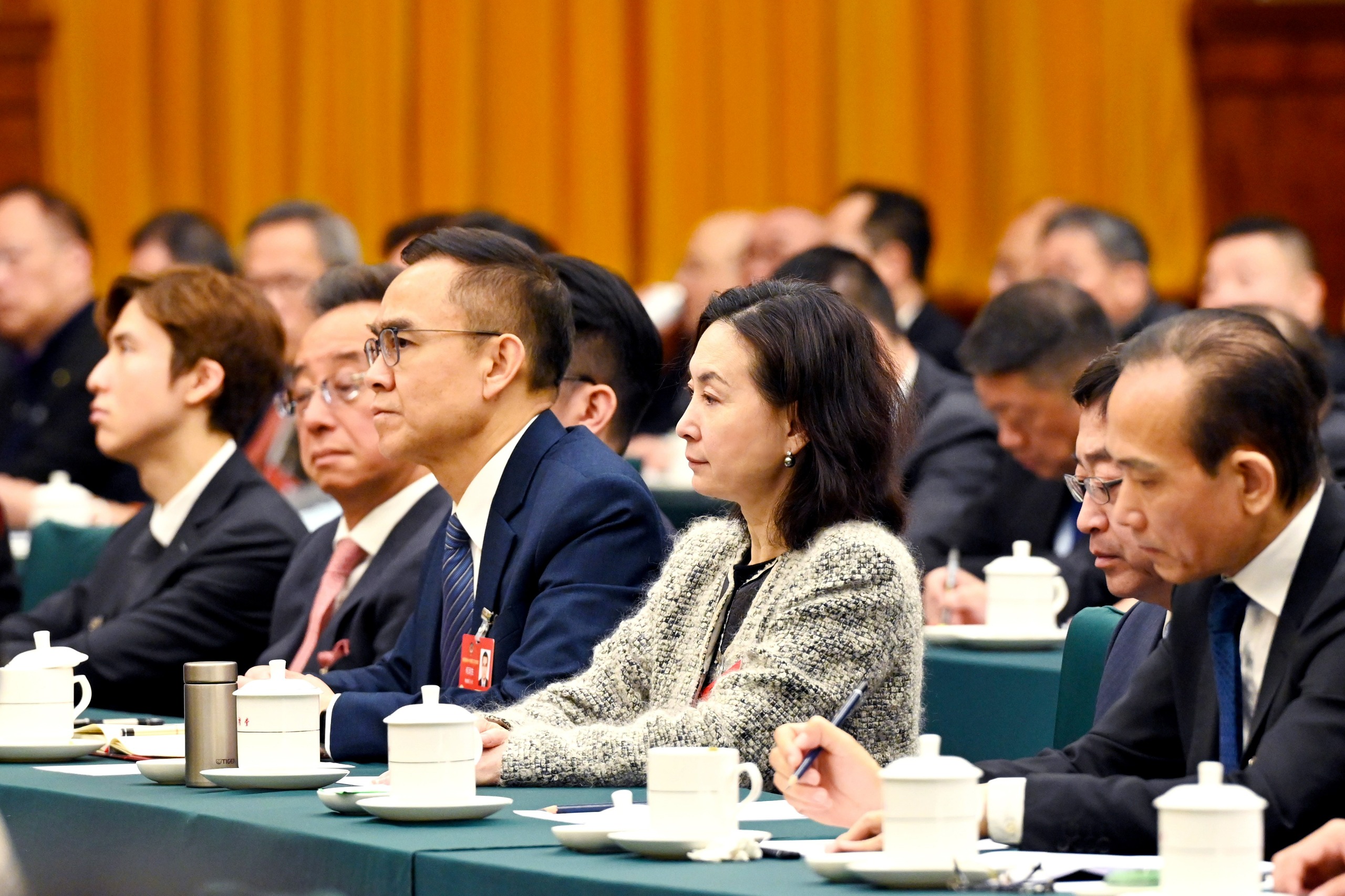 何超瓊女士於全國政協會議提交《構建大灣區立體跨境交通網絡，促進融合發展產業》提案